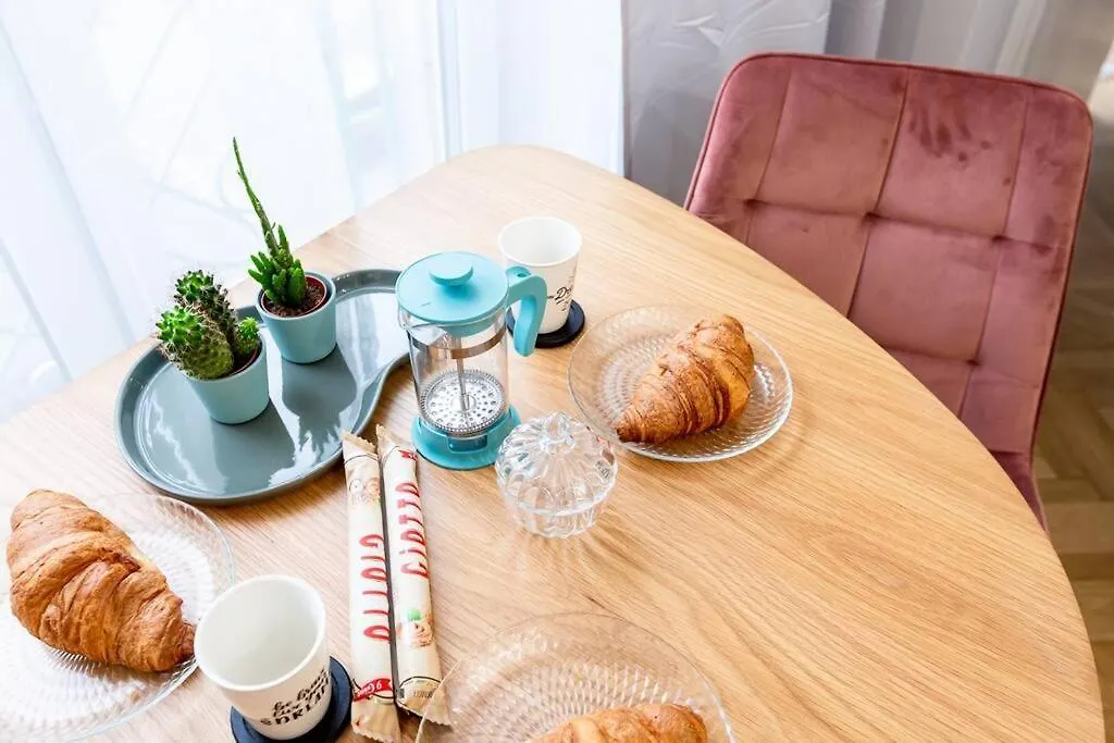 Apartment Romantyczny, Nowoczesny W Sercu Placu Zbawiciela! Warsaw Poland